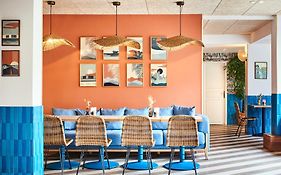 Hotel Chromatics & Restaurant Hill Club By Happyculture